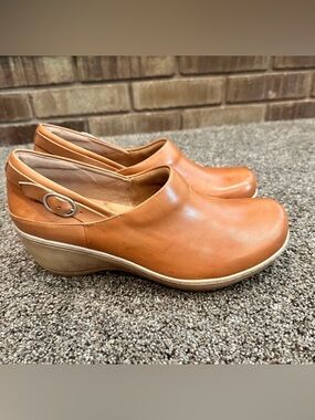 NWOB SoftWalk Minna Leather Clogs Wedge Shoes Tan Size 10